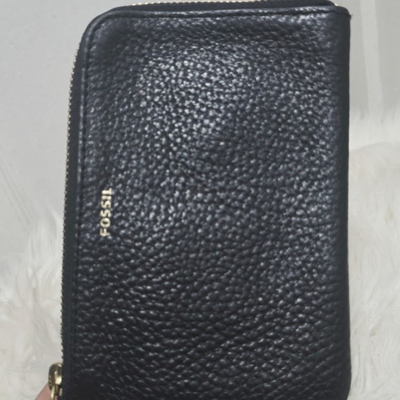 Fossil Black Leather Gold Accents Zipper Wallet With a Wrist Strap.🌴 - Picture 5 of 8